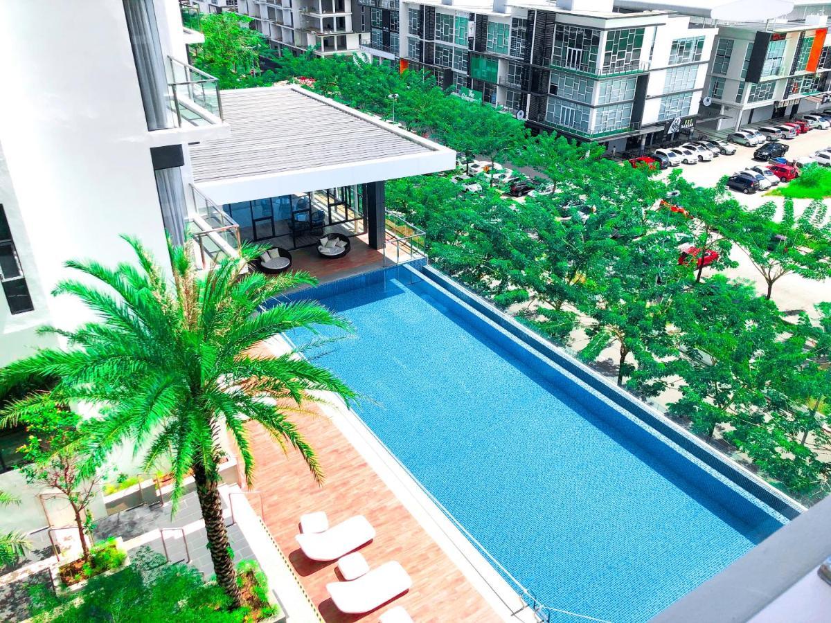 Cat City Mediterranean Theme City&Pool View Homestay 貓城地中海主題城市泳池風景民宿 Kuching Dış mekan fotoğraf