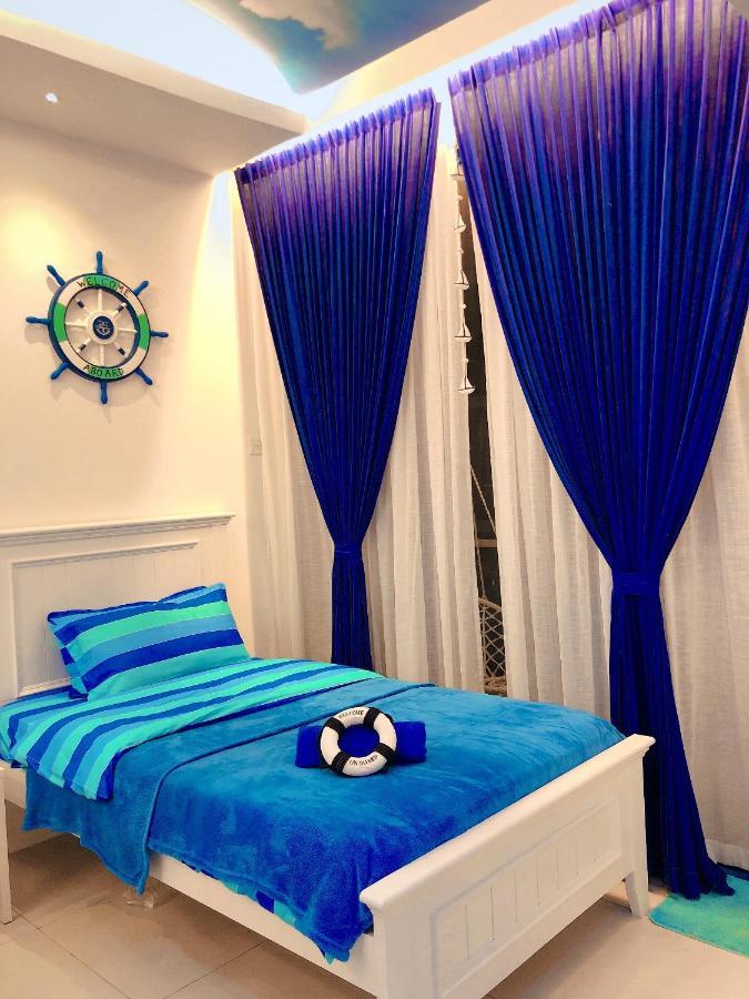 Cat City Mediterranean Theme City&Pool View Homestay 貓城地中海主題城市泳池風景民宿 Kuching Dış mekan fotoğraf